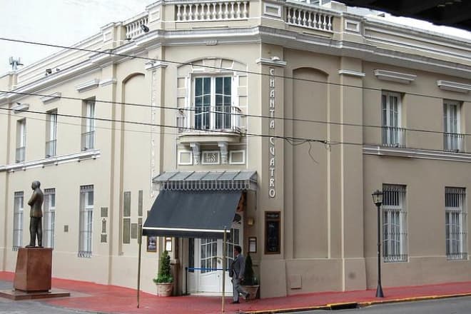 Un bailarín de tango es el nuevo dueño de esquina Carlos Gardel
