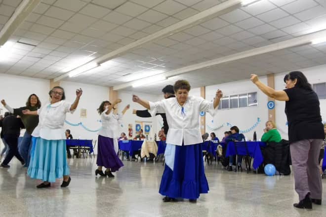 Pase Cultural para jubilados 2026: cómo acceder a clases de tango, teatro y peñas gratuitas en CABA